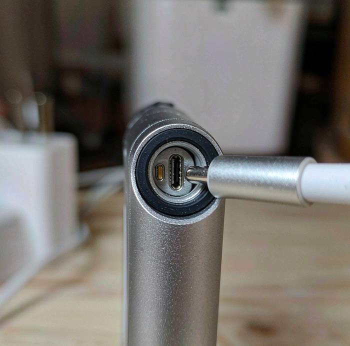 烟杆的Type-C充电口和老式接口有什么区别？充电体验对比
